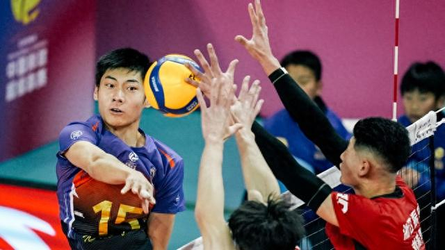 ng体育官网-19岁“小孩哥”王泊涵接过金牌教头沈琼15号球衣，中国男排主攻线新星诞生|上海男排|上海女排|训练|联赛|少年_新浪体育_新浪新闻